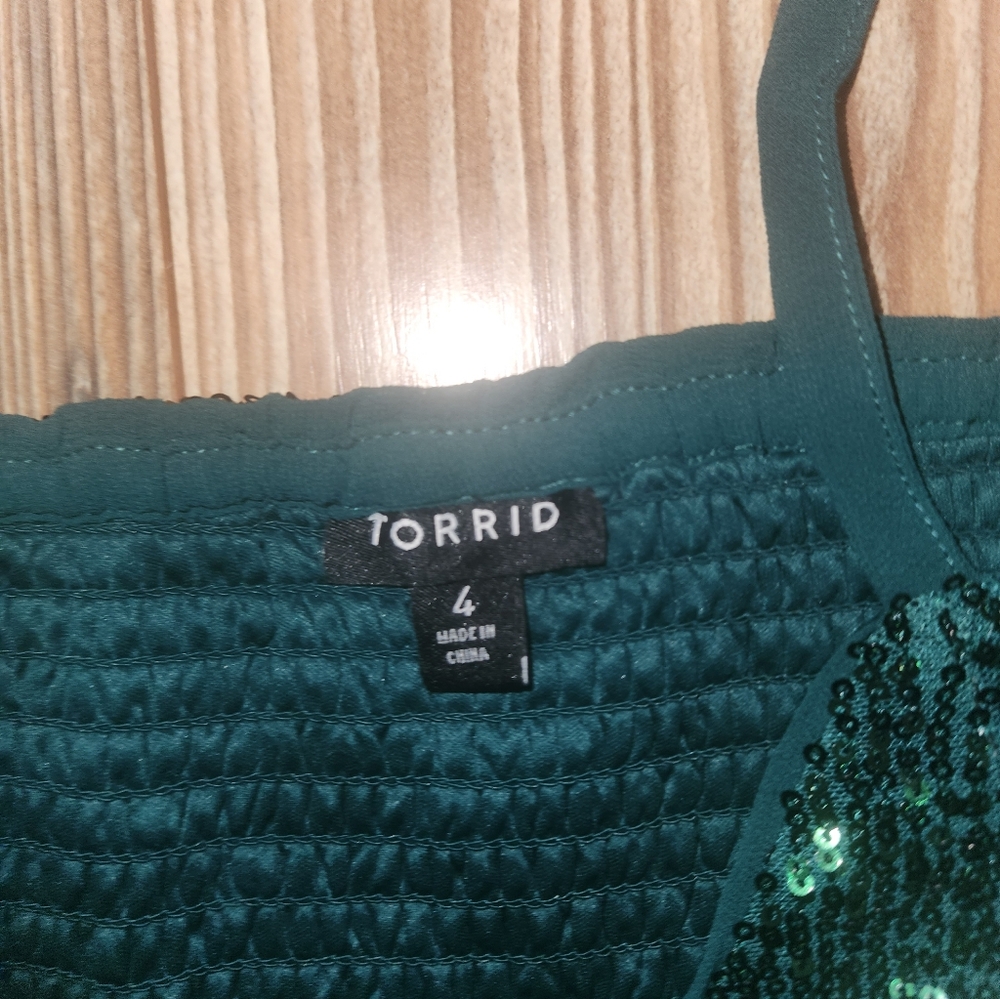 Sold...Green Sequin Women's Torrid Top Size 4 - Picture 4 of 10